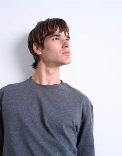 Model wearing Premium heavyweight crop t-shirt in charcoal marl