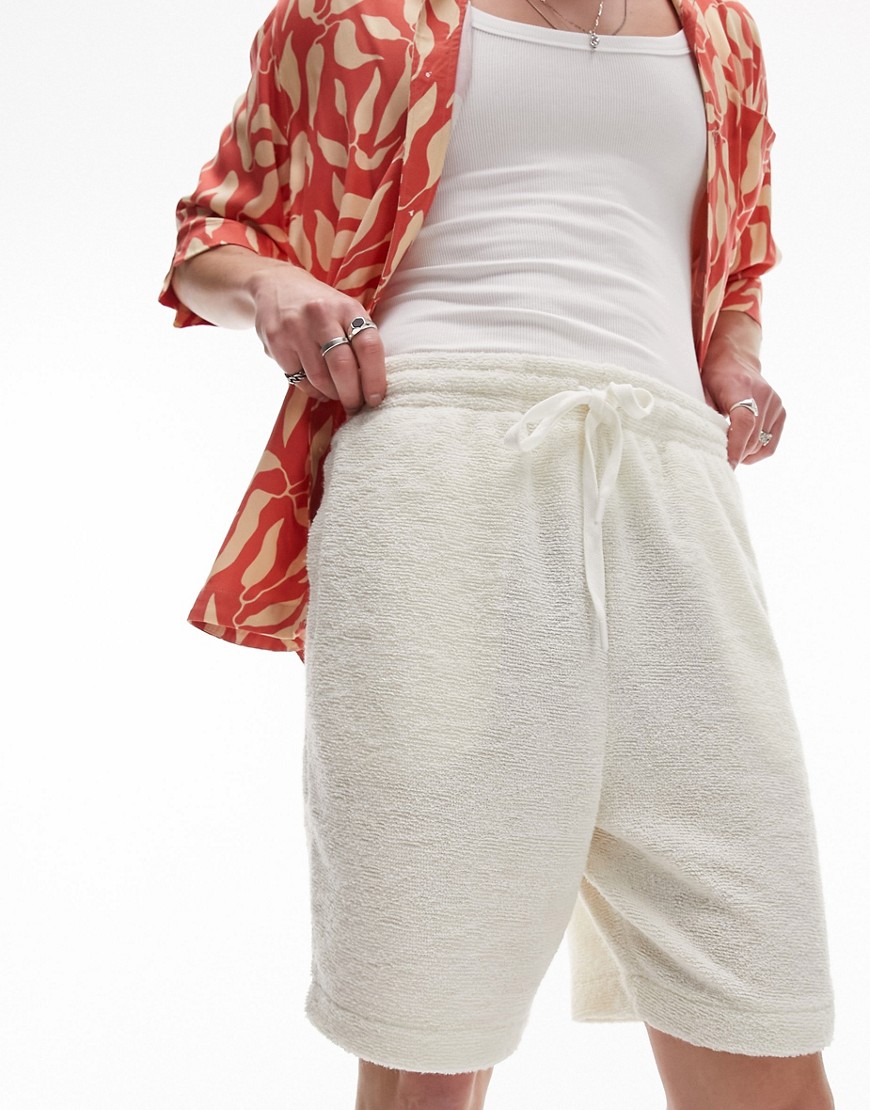 topman - premium - naturvita, strukturerade shorts i oversize-vit/a