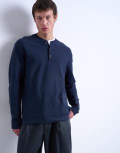 Model wearing Premium relaxed fit heavyweight waffle henley in navy
