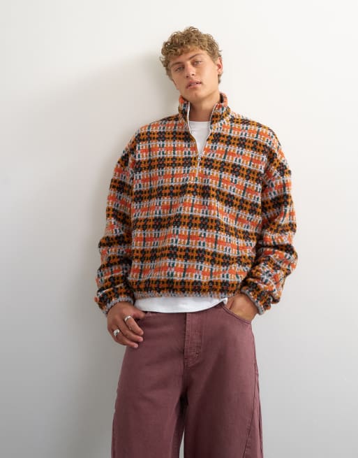 Topman pull coupe courte carrée à col cheminée zippé 1/4 en imitation peau de mouton à carreaux orange, 3 de 5
