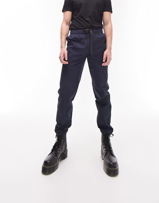 Topman - Rechte cargobroek met riem en zichtbare naden in marineblauw