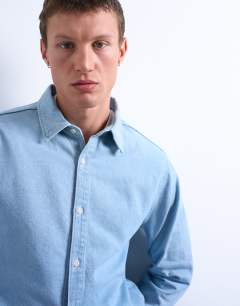 Model wearing Regular fit denim long sleeve shirt in  light wash