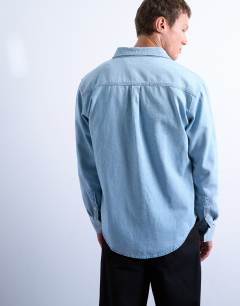 Model wearing Regular fit denim long sleeve shirt in  light wash