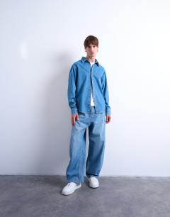 Model wearing Regular fit denim long sleeve shirt in  mid wash