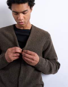 Regular fit knitted cardigan in brown
