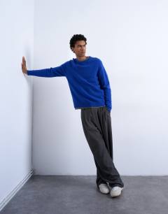 Model wearing Regular fit knitted crew neck jumper with wool in cobalt blue