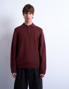 Model wearing Regular fit knitted polo with zip in dark red