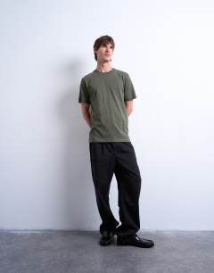 Model wearing Regular fit t-shirt in khaki