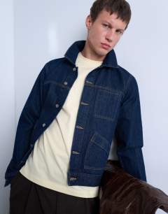 Model wearing Regular fit t-shirt in yellow