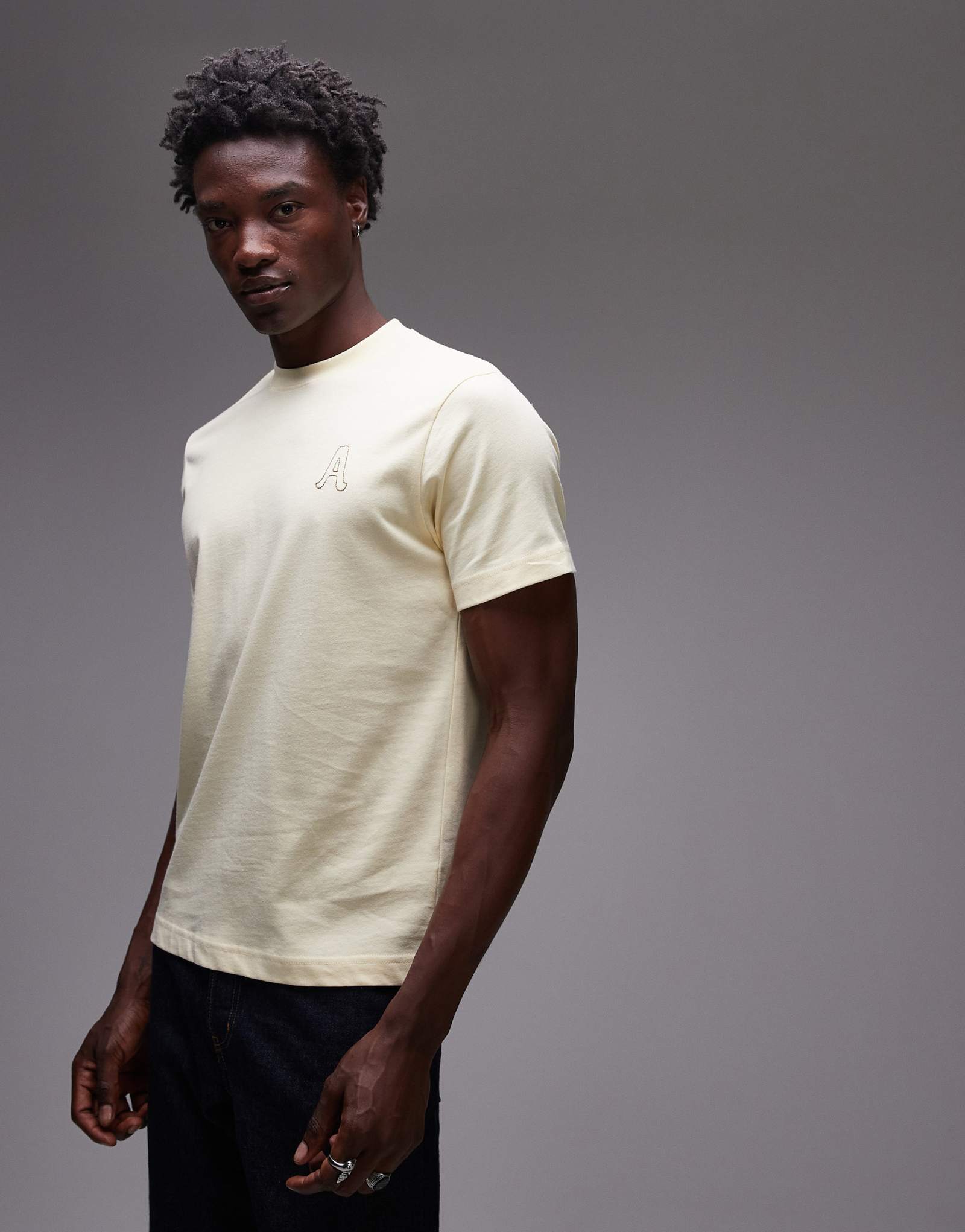 Футболка Topman regular fit с вышивкой в виде букв желтого цвета