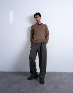 Model wearing Regular fit v-neck knitted jumper with wool in brown