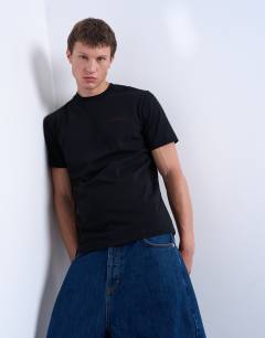 Model wearing Regular Je t'aime embroidery t-shirt in black
