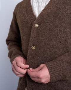 Model wearing Regular v neck cardigan in brown
