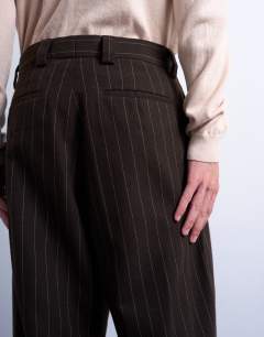 Model wearing Relaxed blazer in brown stripe