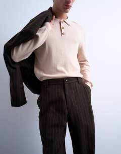 Model wearing Relaxed blazer in brown stripe