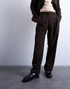 Model wearing Relaxed blazer in brown stripe