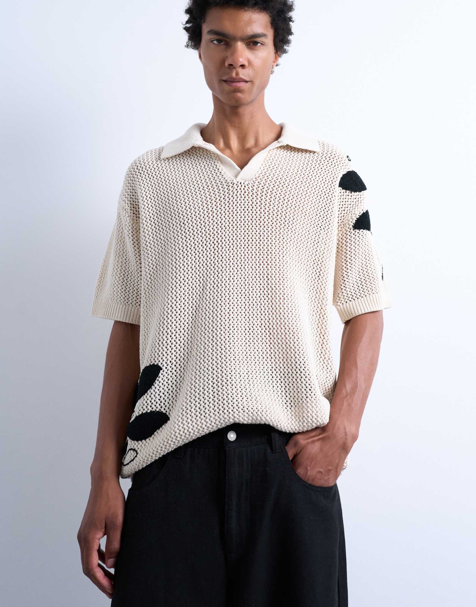 Футболка-поло Topman с непринужденным вязаным воротником camp с цветочной вышивкой по телу и рукавам из камня
