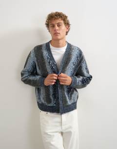 Model wearing Relaxed fit abstract stripe knitted cardigan in dark grey