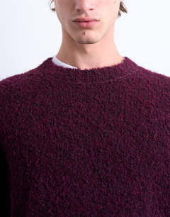 Model wearing Relaxed fit boucle jumper in burgundy