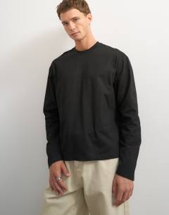 Model wearing Relaxed fit crop long sleeve t-shirt in black