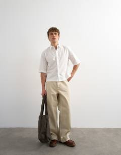 Model wearing Relaxed fit crop poplin short sleeve shirt in white