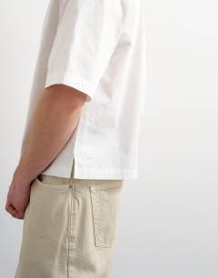 Model wearing Relaxed fit crop poplin short sleeve shirt in white