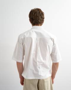 Model wearing Relaxed fit crop poplin short sleeve shirt in white