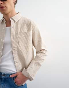 Model wearing Relaxed fit crop seersucker shirt in stone