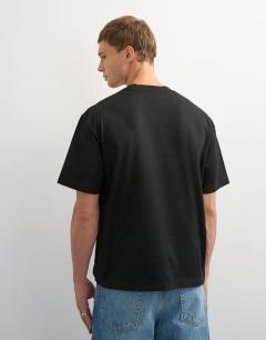 Model wearing Relaxed fit crop t-shirt in black