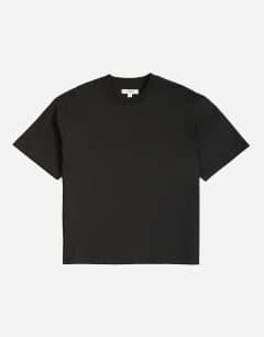 Model wearing Relaxed fit crop t-shirt in black