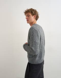 Model wearing Relaxed fit fluffy double pocket knitted cardigan in grey