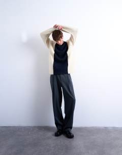 Model wearing Relaxed fit fluffy yarn panel jumper in navy