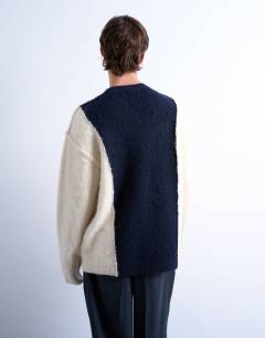 Model wearing Relaxed fit fluffy yarn panel jumper in navy
