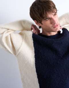 Model wearing Relaxed fit fluffy yarn panel jumper in navy