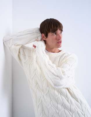Topman Topman relaxed fit heavyweight knitted jumper with cable in cream-Neutral