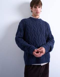 Model wearing Relaxed fit heavyweight knitted jumper with cable in navy