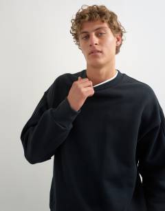 Model wearing Relaxed fit heavyweight sweatshirt in black