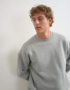 Model wearing Relaxed fit heavyweight sweatshirt in grey marl