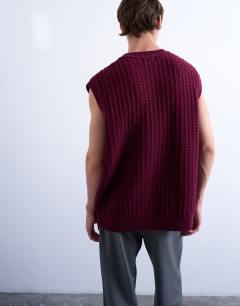 Model wearing Relaxed fit knitted cable tank in burgundy