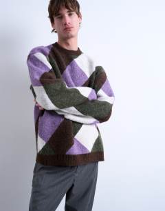 Model wearing Relaxed fit knitted jumper with diamond design in brown