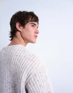 Model wearing Relaxed fit knitted jumper with nep in ecru