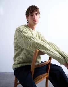 Model wearing Relaxed fit knitted jumper with nep in green