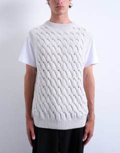 Model wearing Relaxed fit knitted pleat tank in grey