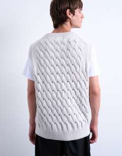 Model wearing Relaxed fit knitted pleat tank in grey