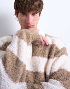 Model wearing Relaxed fit knitted stripe polo jumper in brown