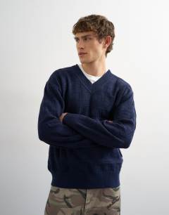 Relaxed fit knitted v-neck jumper with texture in navy