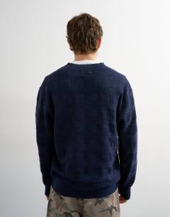 Model wearing Relaxed fit knitted v-neck jumper with texture in navy