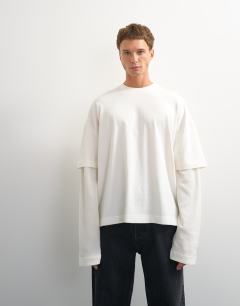 Model wearing Relaxed fit layered t-shirt with waffle sleeve in ecru