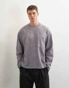 Model wearing Relaxed fit long sleeve heavyweight t-shirt in washed mink