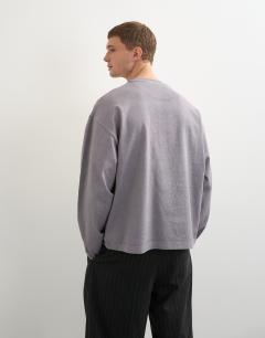 Model wearing Relaxed fit long sleeve heavyweight t-shirt in washed mink